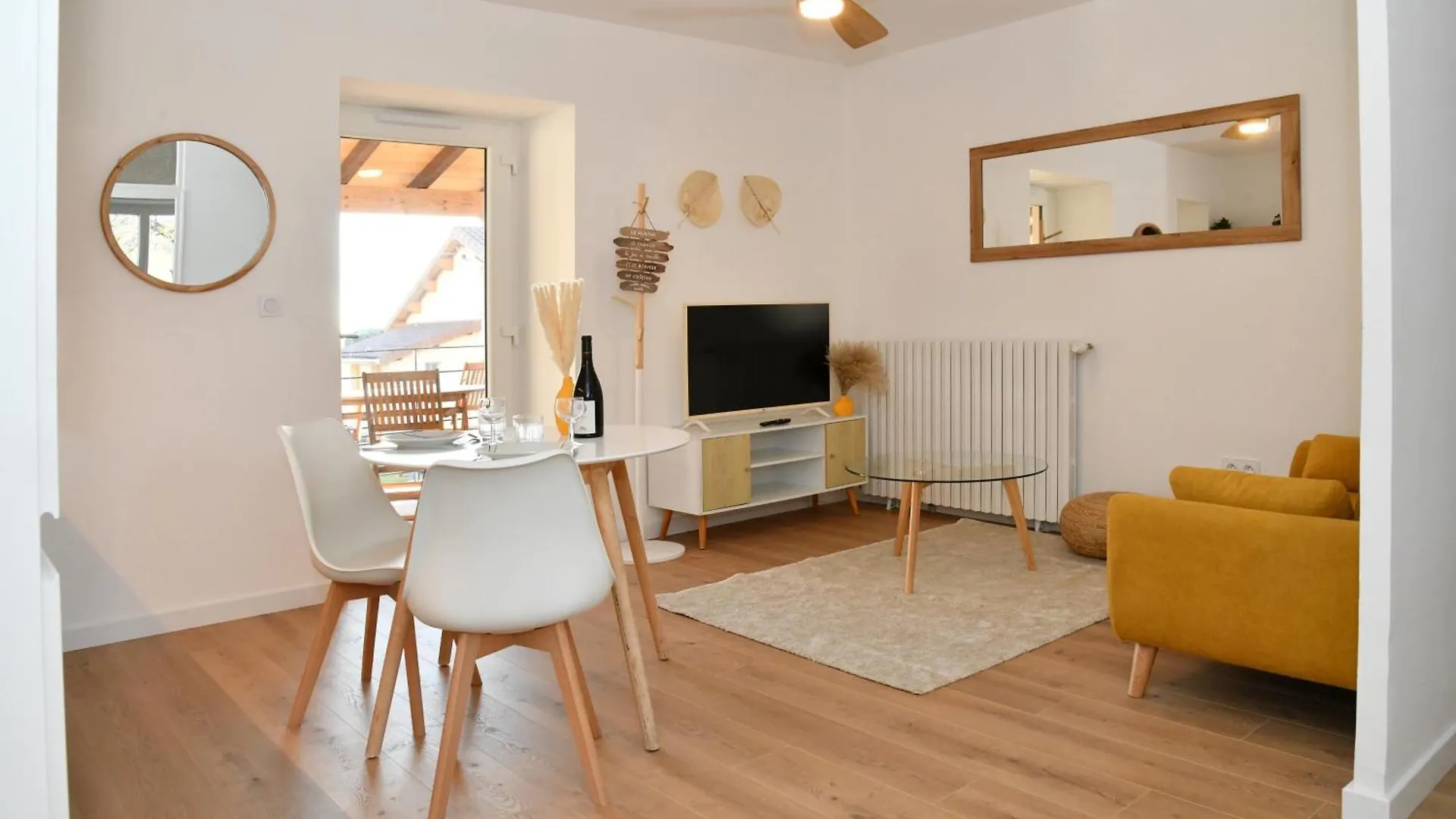 Domaine Des Etoiles - Gites Gillonnay Semesterbostad